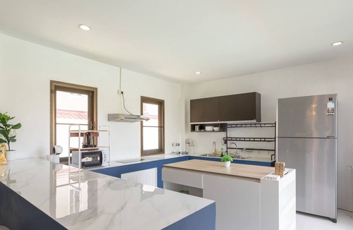 San Sai Villa | 9 BR Huge Pool Villa near Central Festival. 15 Min to Old city and Nimman
