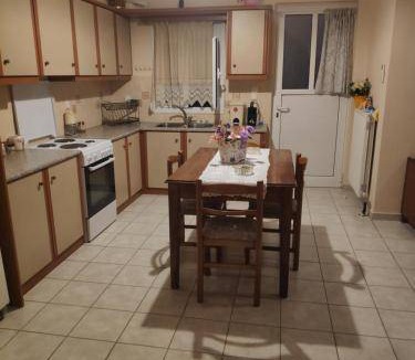 Kamena Vourla Apartment | 98 m² Apartment ∙ 2 bedrooms ∙ 9 guests