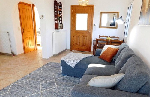 Kefalas Villa | A 3 bedroom villa w/ pool, sea views, privacy, & walk to tavernas & minimarkets