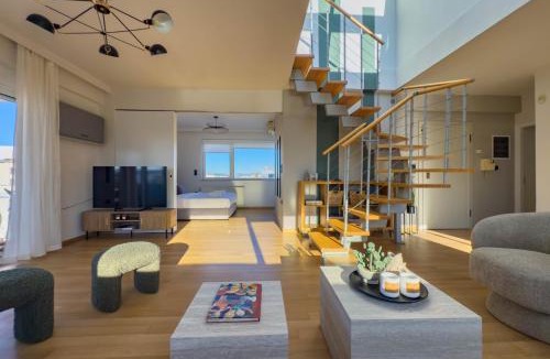 Neos Kosmos Apartment | Acropolis Sky Retreat Jacuzzi & 3BR Maisonette