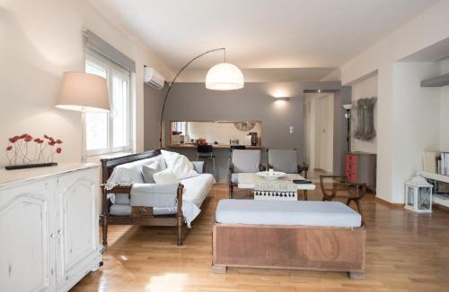 Chalandri Apartment | Affordable luxury garden apartment
