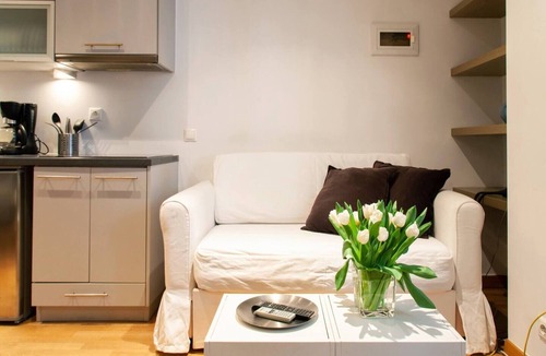 Exarhia Apartment | #AH01 Elevated ground floor studio