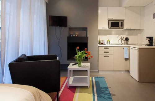 Exarhia Apartment | #AH14 Maroon Studio