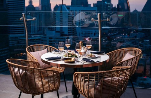 Nana Hotel | Aira Bangkok Sukhumvit 11 by Kingston Hotels