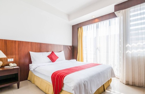 Thanon Phaya Thai Apartment | Airy Thai Style 1 BR W/Cafe & Spa near Pratunam