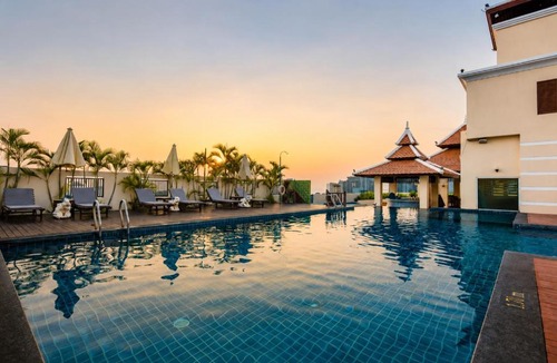 North Pattaya Hotel | Aiyara Palace