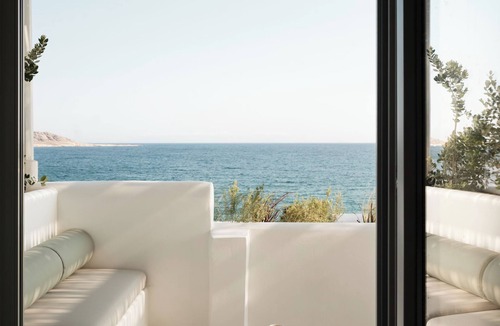 Naousa Hotel | Akria Seaside Suites