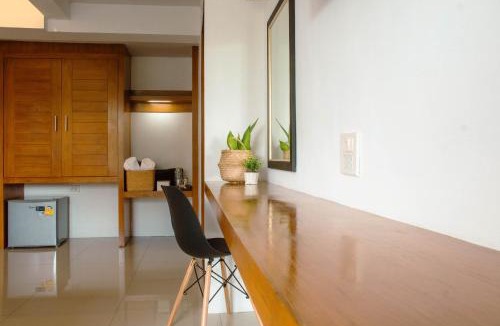 Phra Athit Hotel | Alley & Pier