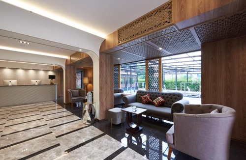 Suan Luang Hotel | Almas Hotel Bangkok