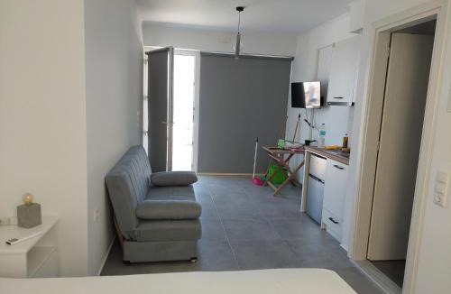 Elafonisos Apartment | Almiriki- Ground Floor Seafront Studio