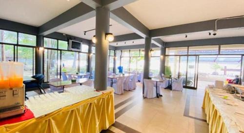 Khanom Resort | Alongkot Beach Resort Khanom