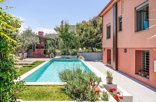 Daratsos House | am Strand mit Pool für eine oder zwei Familien by Interhome
