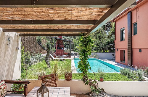 Daratsos House | am Strand mit Pool für eine oder zwei Familien by Interhome