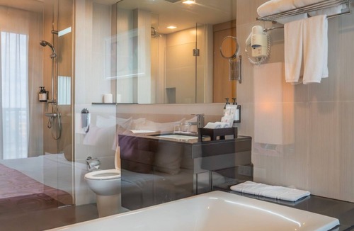 Racha Thewa Hotel | Amaranth Suvarnabhumi Hotel - Free Suvarnabhumi Airport Shuttle