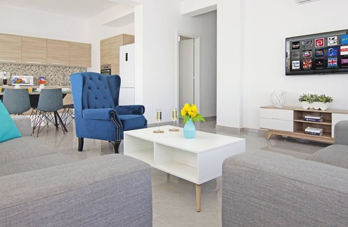 Paralimni Villa | AMELIA - 3bed Villa walking to Trinity beach