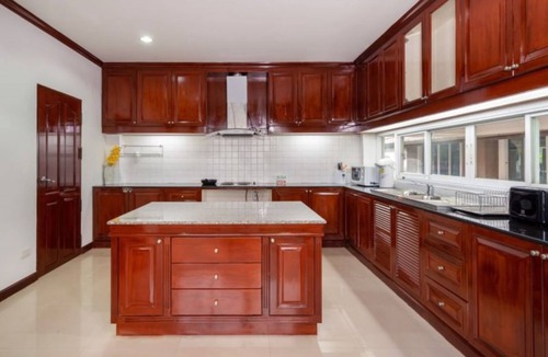 Ratsada Villa | Angel Pool Villa Phuket