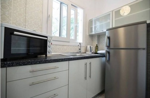 Agia Triada Apartment | Anni's cozy apartment 50m from the beach!