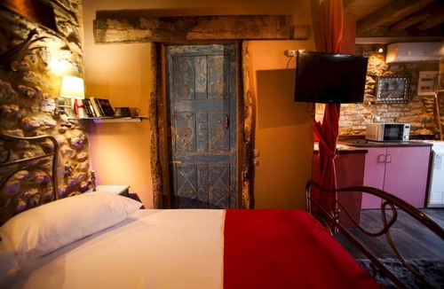 Dimitra Arkadias Apartment | Antique Luxury Groundfloor Suite