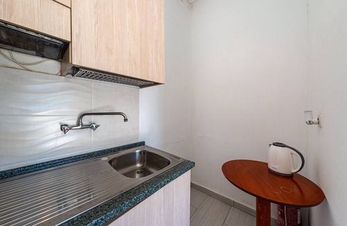 Molos Apartment | Apartment 'Alykes Family Resort Double Room 1' with Balcony, Wi-Fi and Air Conditioning