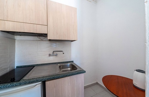 Molos Apartment | Apartment 'Alykes Family Resort Double Room 1' with Balcony, Wi-Fi and Air Conditioning