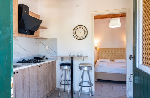 Molos Apartment | Apartment 'Alykes Family Resort Triple Room 1' with Balcony, Wi-Fi and Air Conditioning