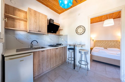 Molos Apartment | Apartment 'Alykes Family Resort Triple Room 1' with Balcony, Wi-Fi and Air Conditioning