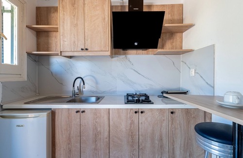 Molos Apartment | Apartment 'Alykes Family Resort Triple Room 1' with Balcony, Wi-Fi and Air Conditioning