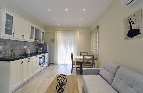 Agios Spyridon Corfu Apartment | Apartment Athena - Private Patio with Garden View