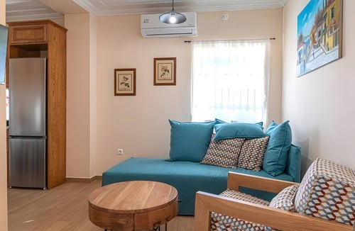 Lazarata Apartment | Apartment 'Dervisia Stone Houses 1' with Lake View, Wi-Fi and Air Conditioning