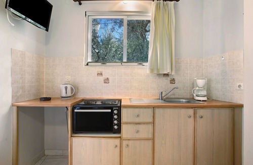 Limni Keri Apartment | Apartment "Dolphin Apartment 8" with Private Balcony, Shared Garden & Wi-Fi