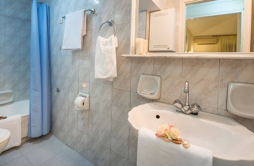 Argassi House | Apartment 'Family' with Mountain View, Shared Pool and Wi-Fi