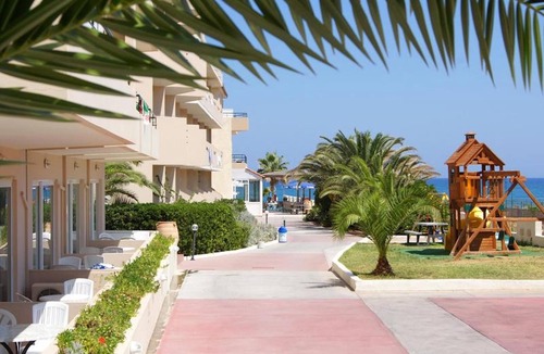 Adelianos Kampos Apartment | Apartment for 4 Persons, Swimming Pool, Near the Beach