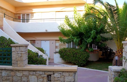 Adelianos Kampos Apartment | Apartment for 4 Persons, Swimming Pool, Near the Beach