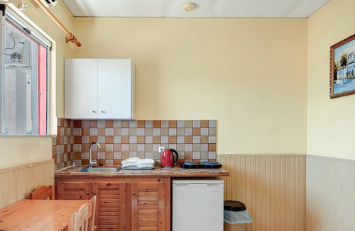 Tingaki Apartment | Apartment 'Golden Sun Two-bedroom Apt 3' with Sea View, Shared Pool and Wi-Fi