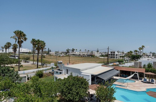 Tingaki Apartment | Apartment 'Golden Sun Two-bedroom Apt 3' with Sea View, Shared Pool and Wi-Fi