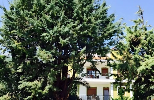 Koinira Apartment | Apartment 'Green Bay Thassos' with Balcony, Wi-Fi and Air Conditioning