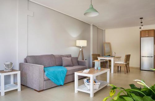 Karavomylos Apartment | Apartment Lilly, apartment with communal pool, 10 meters from sea