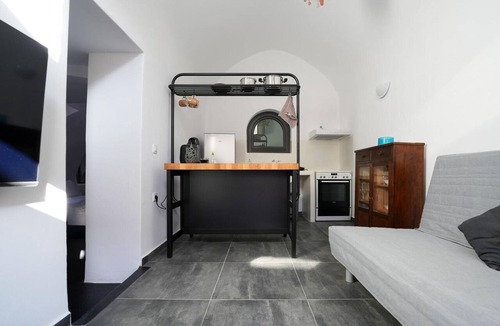 Emporio Apartment | Apartment 'One-Bedroom' with Wi-Fi and Air Conditioning