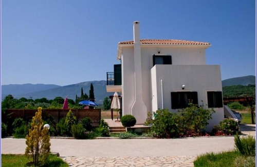 Sami Apartment | Apartment 'Sami Beach Villas Nefeli' with Mountain View, Wi-Fi and Air Conditioning