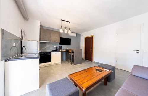 Molos Apartment | Apartment 'Starry Sky Luxury 6' with Shared Terrace, Wi-Fi and Air Conditioning