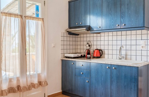 Kini Apartment | Apartment 'Suite No 2' with Sea View, Wi-Fi and Air Conditioning