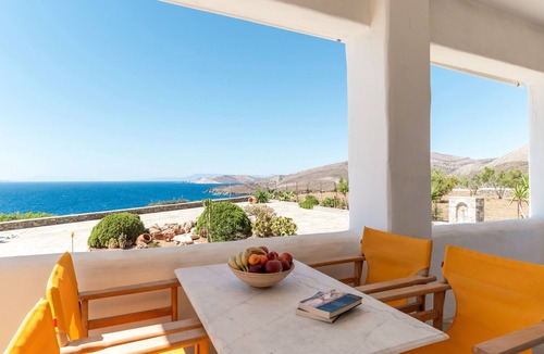 Kini Apartment | Apartment 'Suite No 3' with Sea View, Wi-Fi and Air Conditioning
