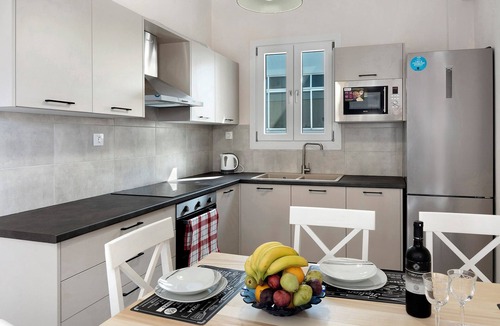 Kini Apartment | Apartment 'Sunset Realty' with Shared Terrace, Wi-Fi and Air Conditioning