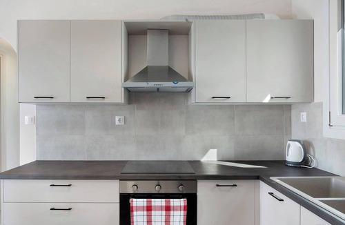 Kini Apartment | Apartment 'Sunset Realty' with Shared Terrace, Wi-Fi and Air Conditioning