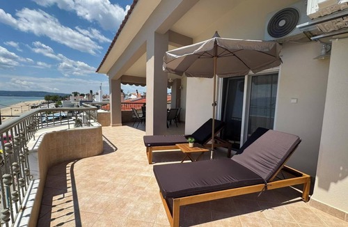 Paralia Ofryniou Apartment | Apartment with a unique sea view