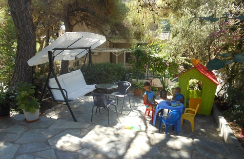 Agia Marina Apartment | Appartementhaus Renate in Agia Marina, 40m² Appartements mit Balkon und Garten