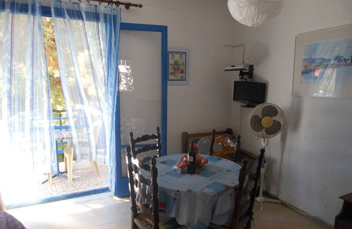 Agia Marina Apartment | Appartementhaus Renate in Agia Marina, 40m² Appartements mit Balkon und Garten