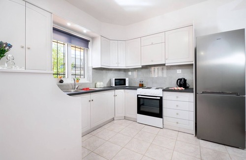Vamvakopoulo Apartment | Aptera Beach Apartment, 2 BD, 500 meters from beach