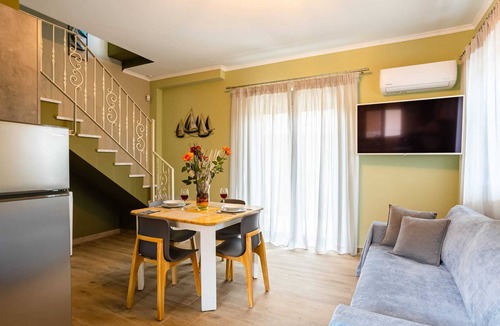 Gargaliani House | Aqua-tastic Getaway, Marathopoli's Poolside Gem
