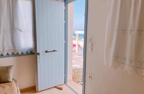 Posidonia Apartment | AquaBlu Syros beachfront House (3) w/Pool